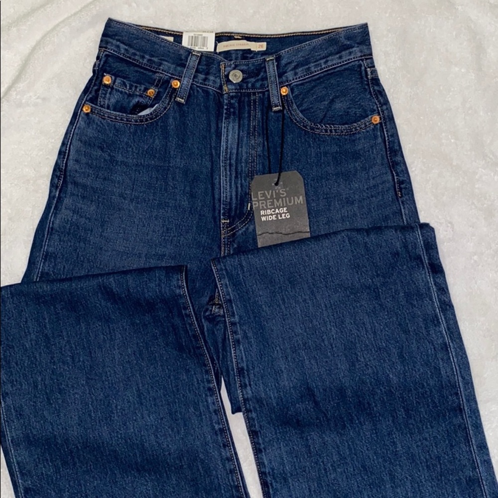 Levis Premium Ribcage Straight